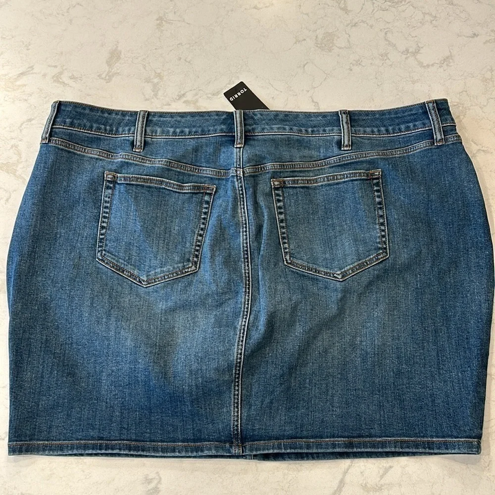 Torrid Mini Denim Straight Skirt Medium Wash Size 24 NWT